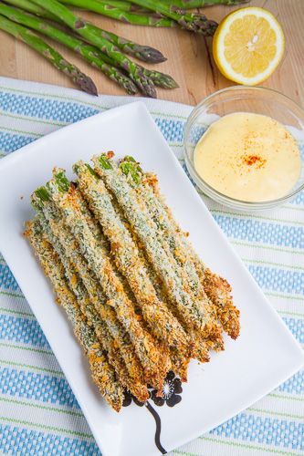 Crispy Baked Asparagus Fries – looks like a good dinner date! {To Try}