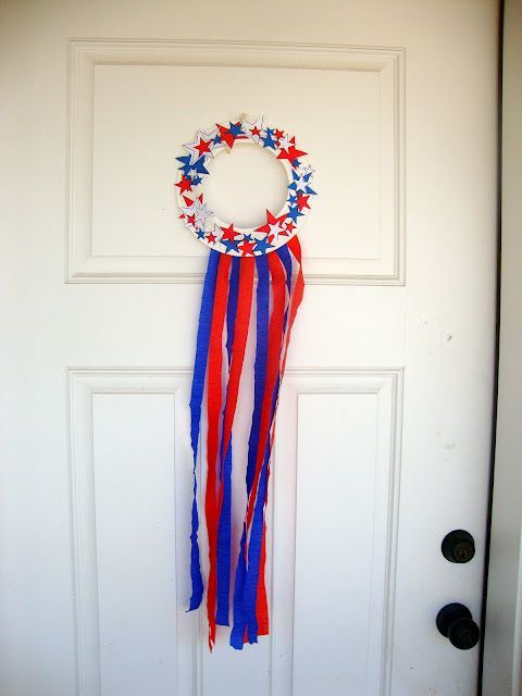 Fourth of July Wreath Craft for Kids – My boys (5 and 3) had a lot of fun with t