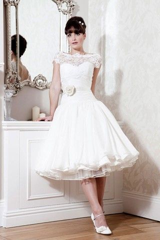 Gorgeous 50s style dress from Naomi Neoh, such a pretty lace neckline