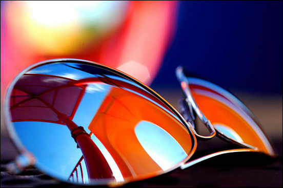 Reflection Phtography – sunglasses    Pretty cool if you ask me.
