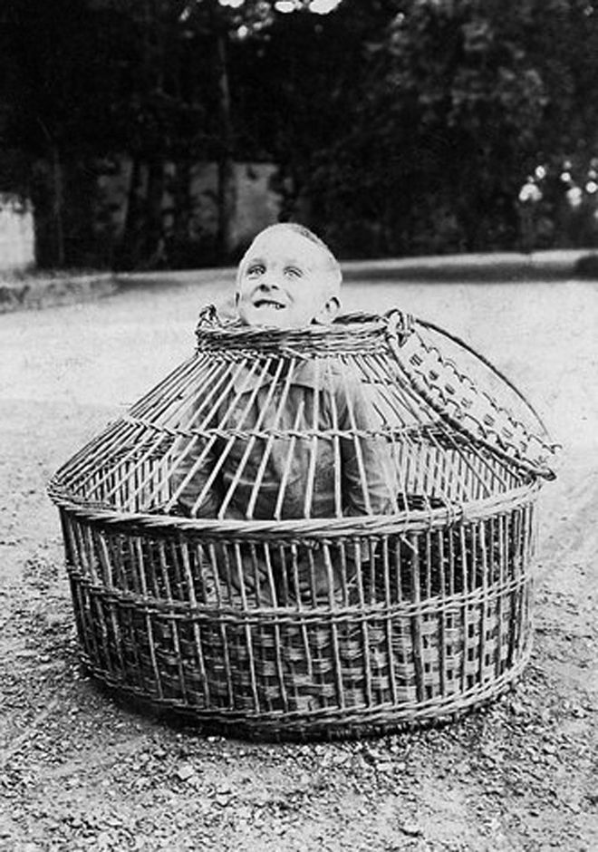 bizarre vintage photographs | Old Photographs (Pics) creepy scary weird old phot