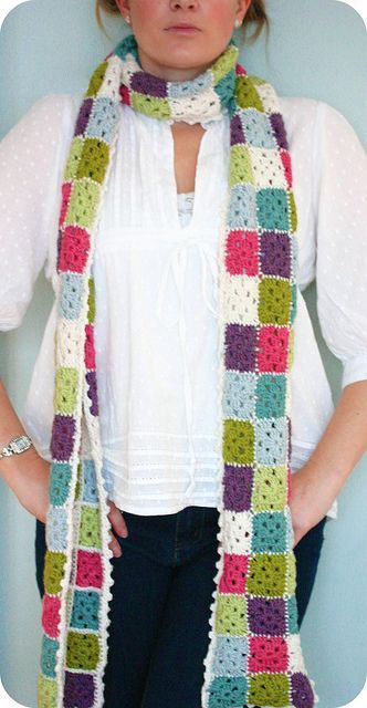 Crocheted scarf – not sure I have the patience for starting all those squares, b