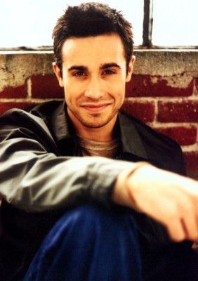 freddie prince jr. aww the 90’s where have you gone? you gave us such beautiful