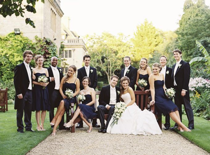 Large wedding party pose…wonder if this would work with our cottage family pic