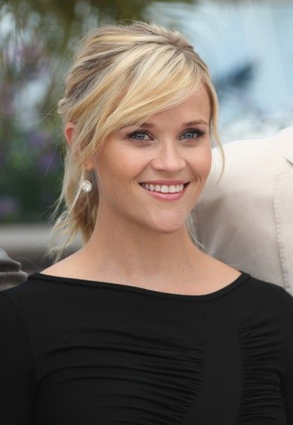 Love Reese’s long bangs, but how do they not fall in her eyes the whole time? Th