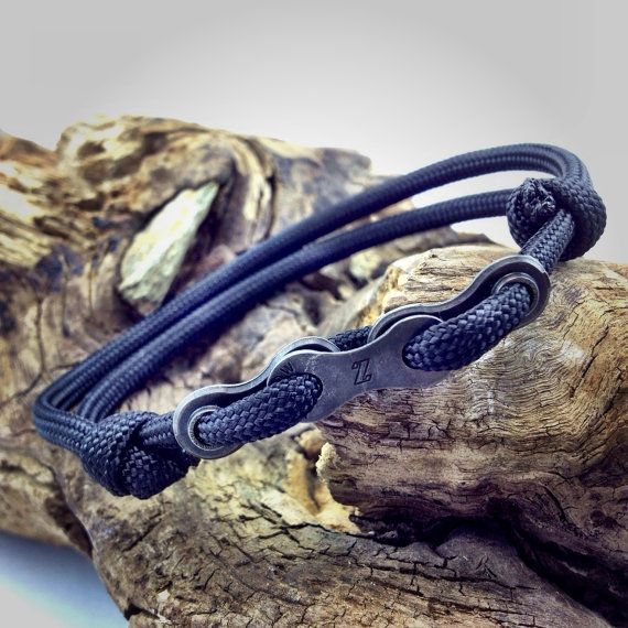 Paracord Bracelet in Black with Bike Chain Links via Etsy