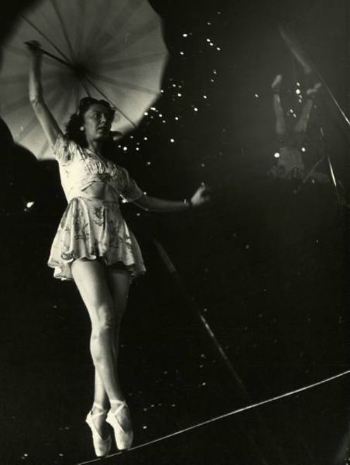 high wire on pointe – Nina Leen, 1949