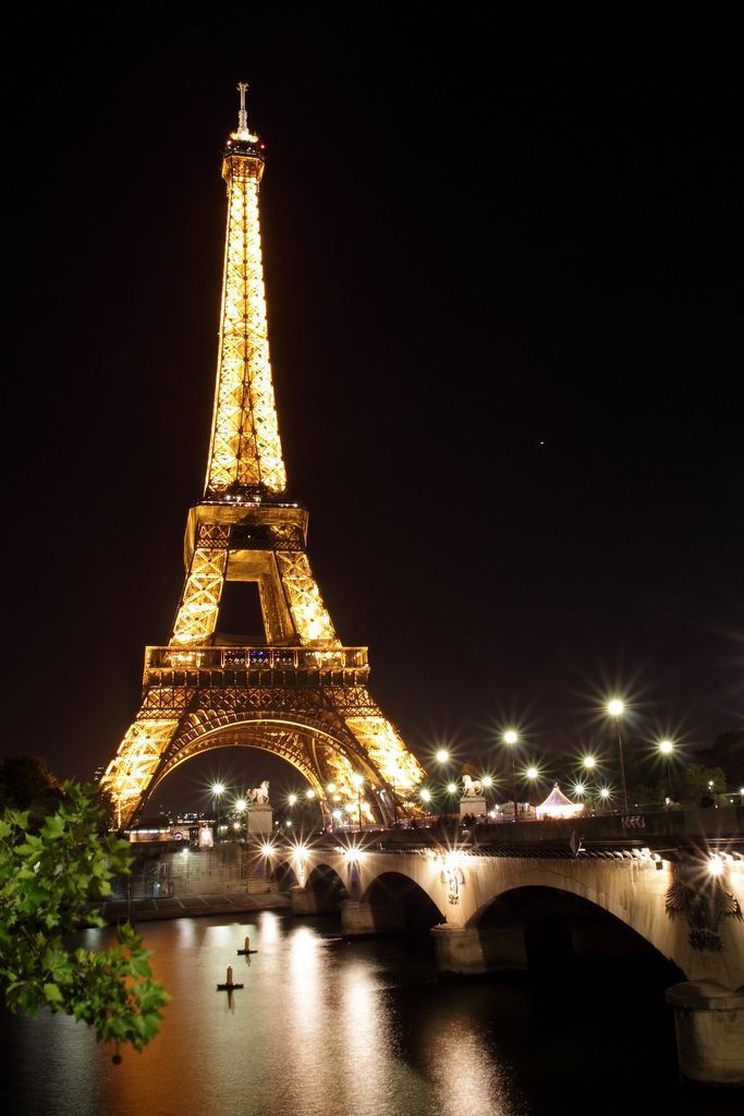 La Tour Eiffel, Paris, France. City of Light, obvious reason. Breathtaking shot.