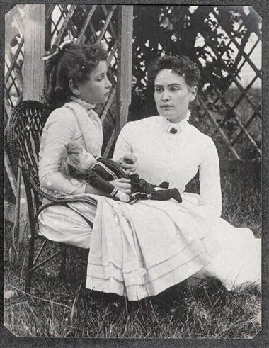 Rare photo of Helen Keller and her teacher, Anne Sullivan, found nearly 120 year