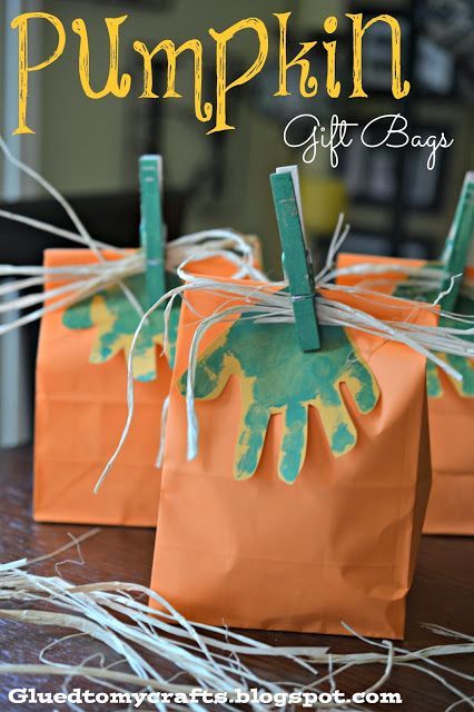 Pumpkin Gift Bags – Handprints as the leaves OMG! Are you kidding me right now?
