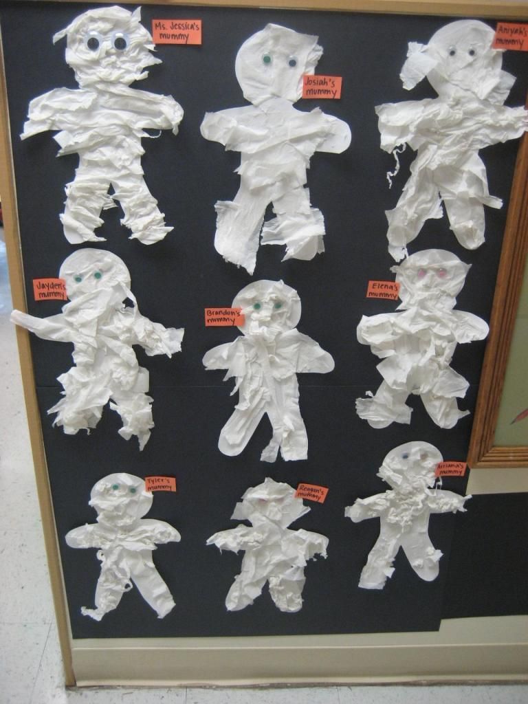 A cute preschool and kindergarten mummy craft for Halloween