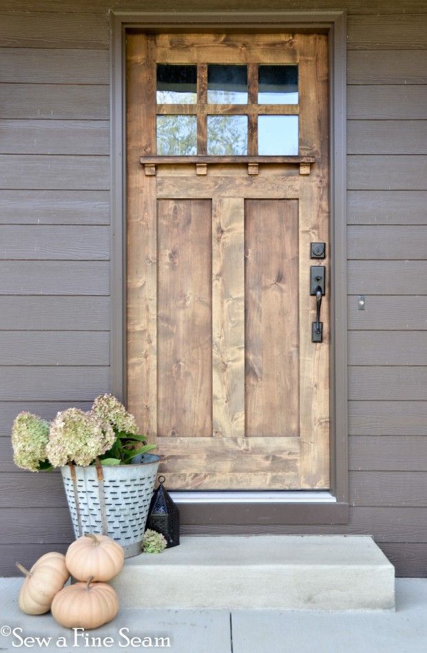 LOVE this front door! This is what I want for mine…..