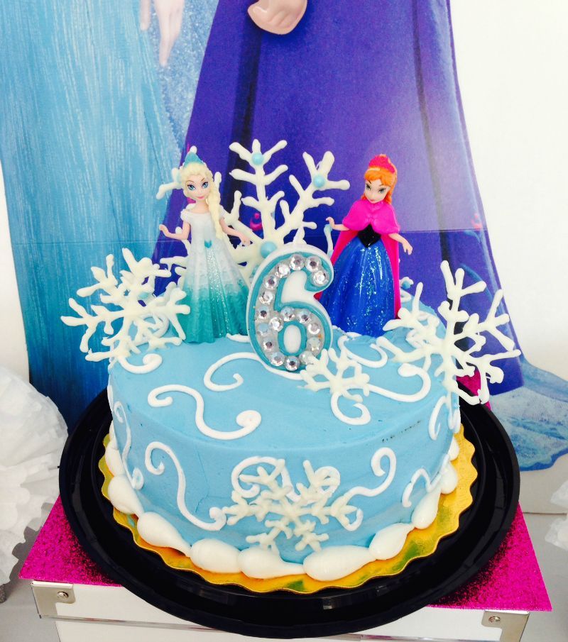 Anna and Elsa on a birthday cake? Its every little girls dream! Awesome ideas fo