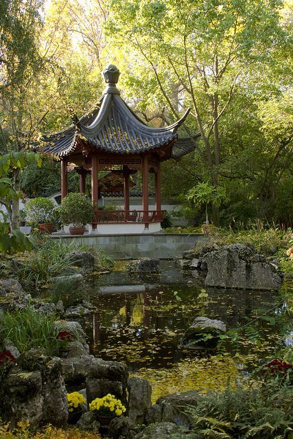 Autumn sunrise in the Chinese Garden – Missouri Botanical Garden, St. Louis MO