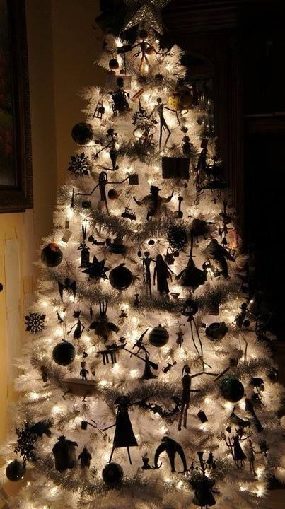 One of the only kinds of decorating ideas that would make me consider putting up
