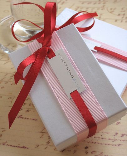 Thats a Wrap   diy ideas for gift packaging and wrapped presents – red