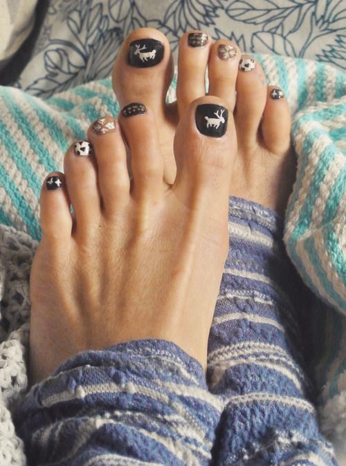 The cutest ugly winter sweater toes ever