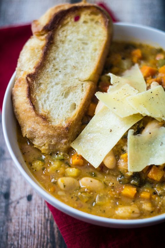 Easy Tuscan Bean Soup – 30 Minute Monday recipe! Loaded with veggies and SO easy