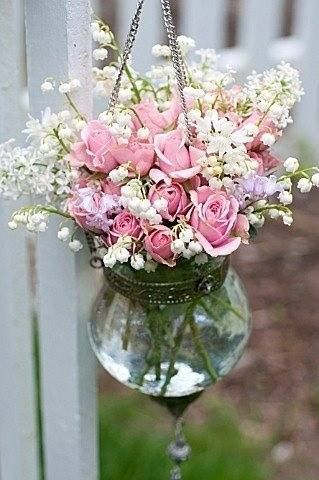 I love a gift of flowers and this hanging vase of flowers it the best!.