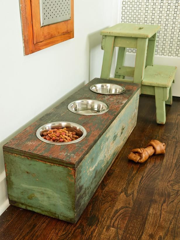 Pet Feeding Station from 40 Crafty