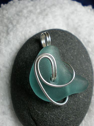 Sea Glass Jewelry by seafinddesigns