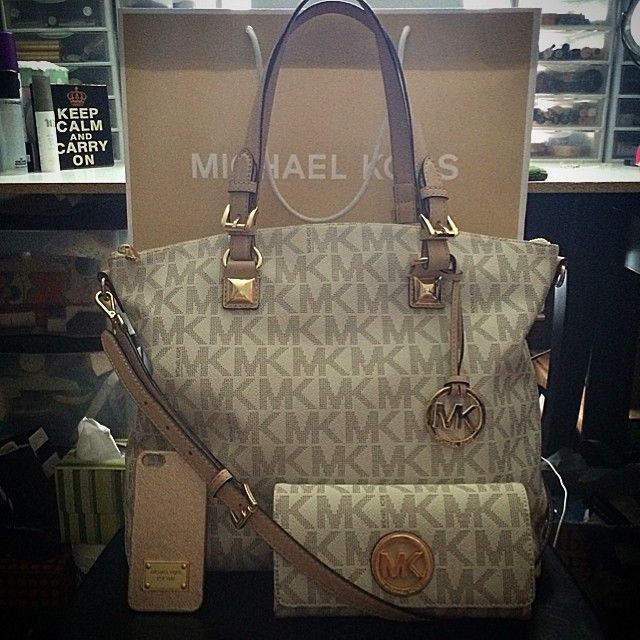 Vanilla Michael Kors Bag – Wallet –
