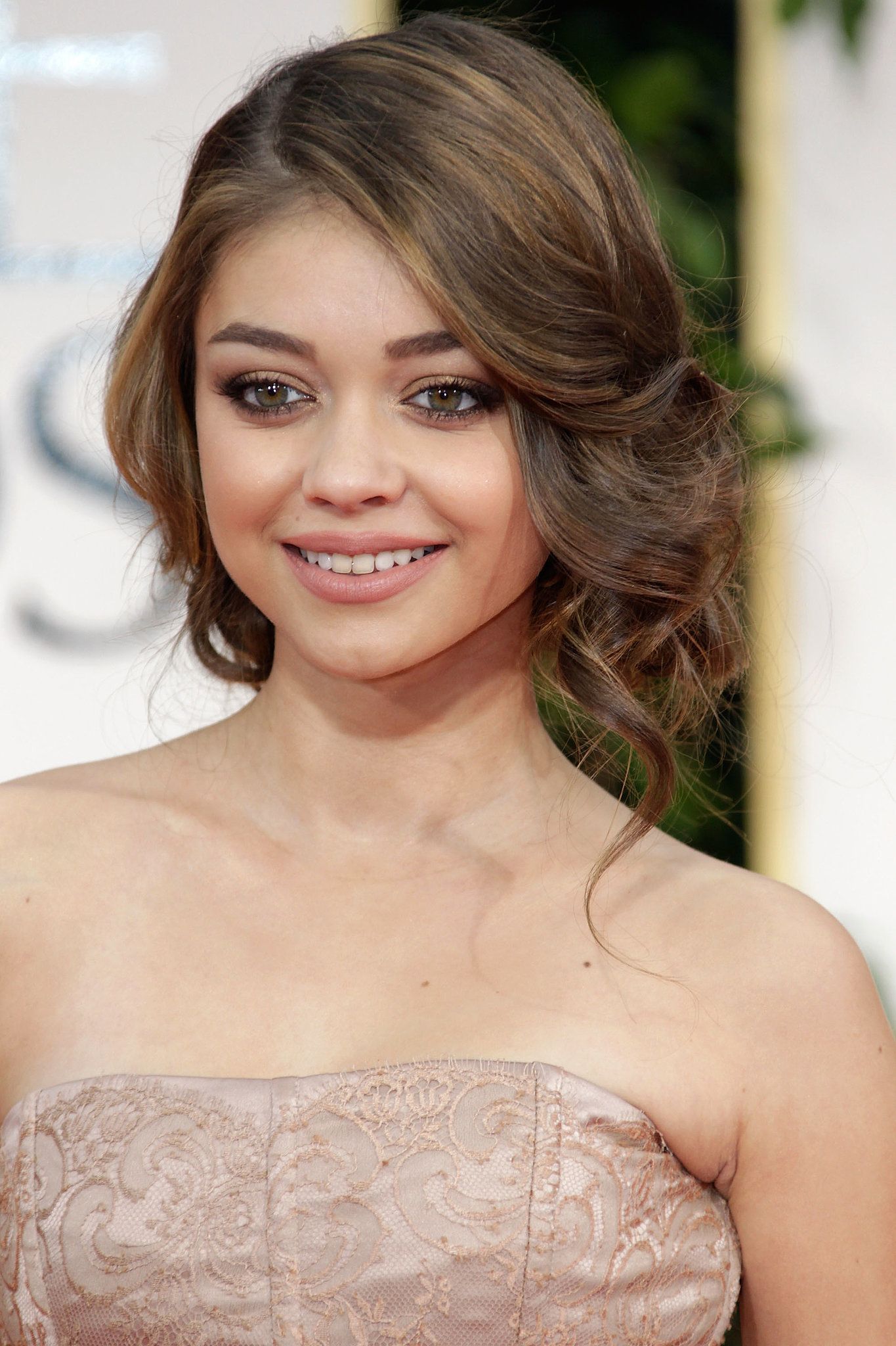 Modern Familys Sarah Hyland went with a low, undone style with swags of curls draped in the front at the 2012 Golden