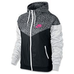 pYouve never limited yourself to just one sport, and the Womens Nike Windrunner AOP Jacket embodies the spirit of multi-functionality. Transition seamlessly from seasons and