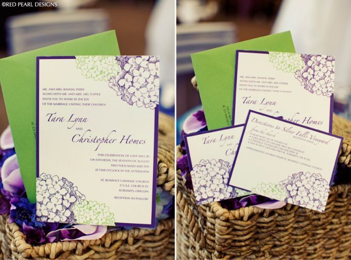 Love how these #wedding invites perfectly match a Hydrangeas natural