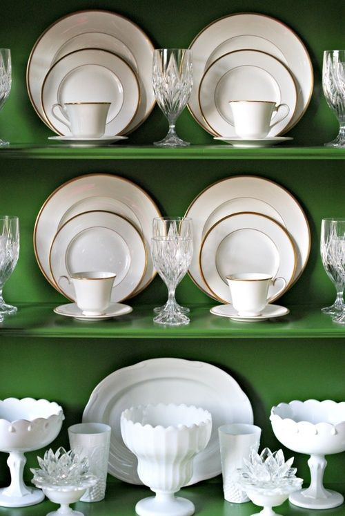 Clever use of colour to display white crockery decorista daydreams