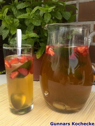 Grüner Iced Tea mit Erdbeeren, Minze und Ingwer – #Rezept