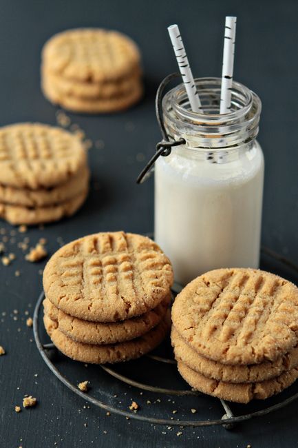Honey-Peanut Butter Cookies..Judiths comment:.made w/ shortening not butter ! ah the good old days, this is the way we made them