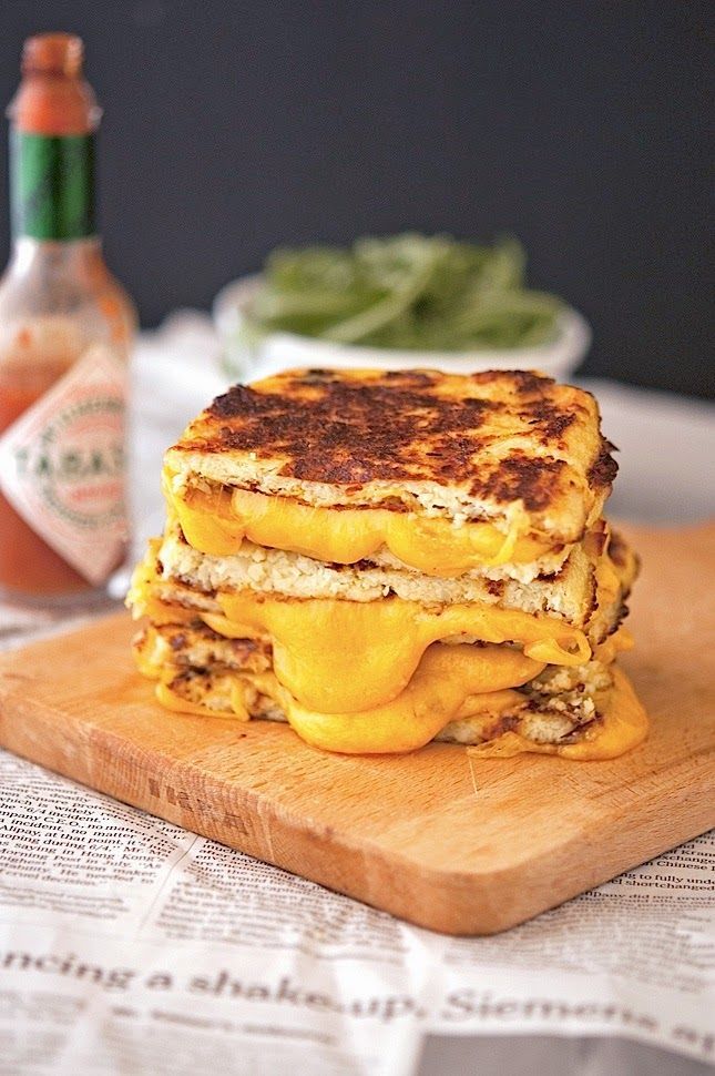 I am generally pretty anti-bread substitute but I might try this. Cauliflower Crust Grilled Cheese