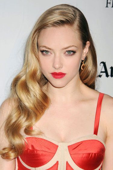 BEST HOLIDAY HAIR LOOKS: Crushing Waves – Amanda Seyfrieds ribbon curls evoke that perfect old Hollywood glamour thats always in