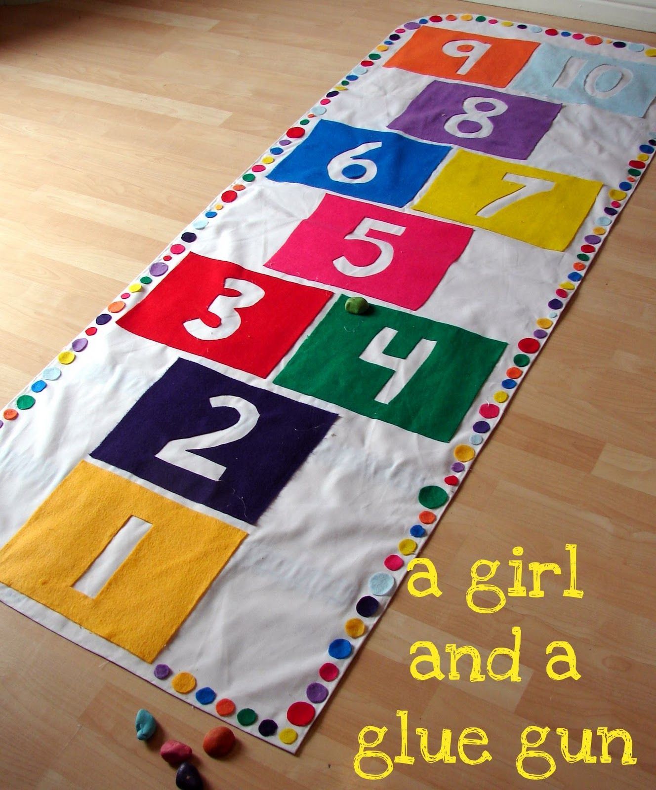 Easy craft!  Felt hopscotch/tic tac toe/target game that folds up into a small bundle-perfect for a rainy day.