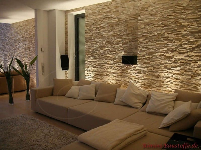 Wohnzimmer mit Steinwand mit Beleuchtung