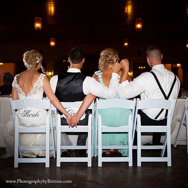 A must-have photo with your maid of honor and best man!