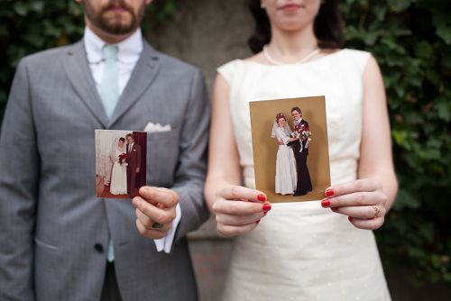 Coole Idee: Hochzeitsfotos der Eltern |  Foto: hochzeitsbildergeschichten.de