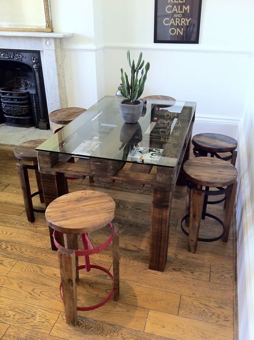 kitchen pallet table with glass plate