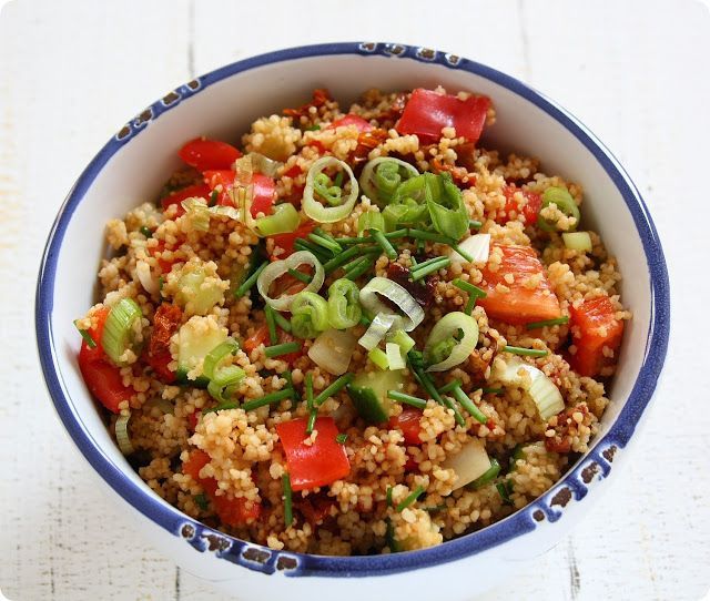 sommerlicher Couscous-Salat als perfekte Beilage zum Grillen | The Vegetarian Diaries