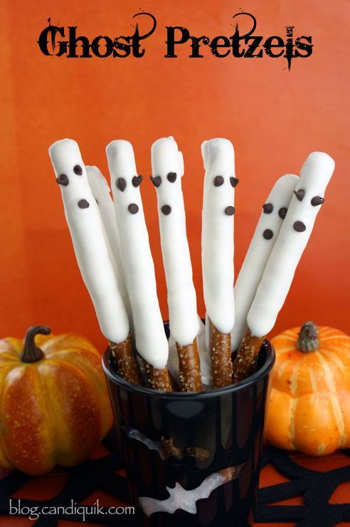 Super Easy Ghost Pretzels – great for a last minute Halloween party treat! @Miss CandiQuik
