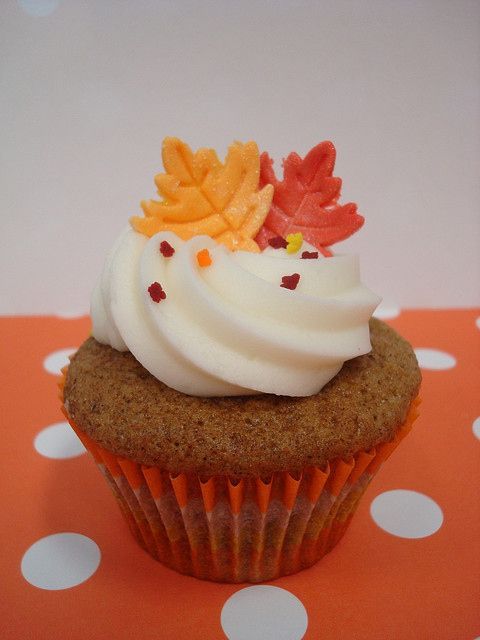 @TAKEABREAKMOM thanksgiving cupcakes. These look like carrot cake cupcakes. – advice… Id put just a little more icing on the