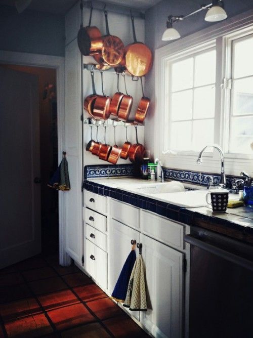 15 Creative Ideas To Organize Pots And Pans Storage On Your Kitchen | Shelterness