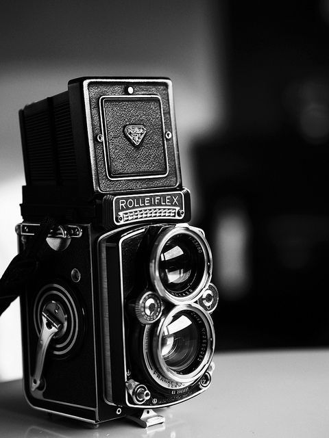 antique  vintage cameras make great decorative accessories especially for that well traveled acquired look – great way to