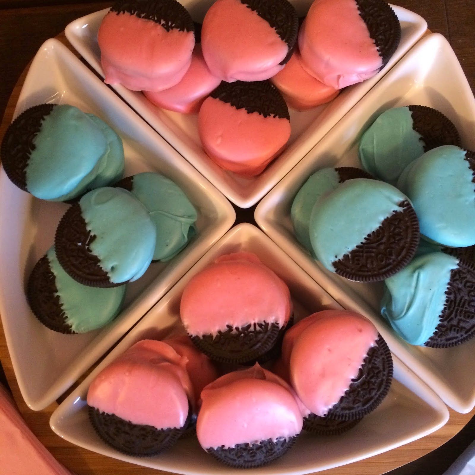 Blue and Pink Dipped Oreos. A super easy dessert for a gender reveal party. Just melt white chocolate in two bowl, color one bowl