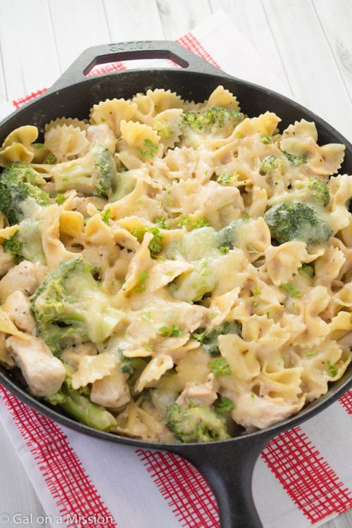 Chicken, Broccoli, & Pasta Skillet Casserole – Ready in 30 minutes, this is a great recipe for those busy nights when you find