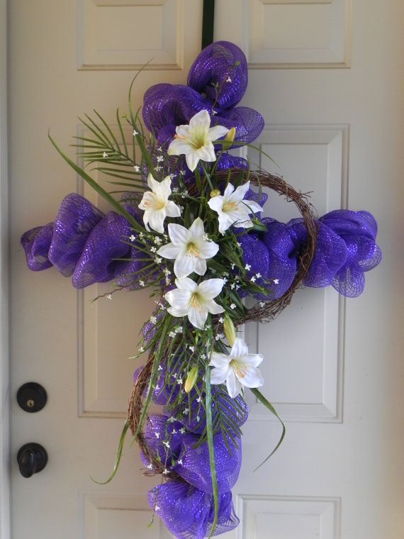 Deco Mesh Easter Cross by michelleroy2 on Etsy, $75.00  This is very pretty
