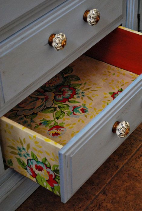 decoupage drawer… and the sides! i should do this in my kitchen because those cabinets leave much to be desired.