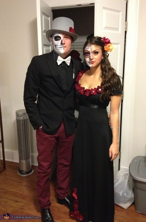 Dia de Los Muertos Couple – Halloween Costume Contest