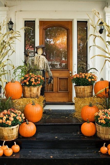 Fall Entryway…@Jackie Bauer maybe not so many pumpkins but hail bay and orange flowers would be adorable on your porch!!